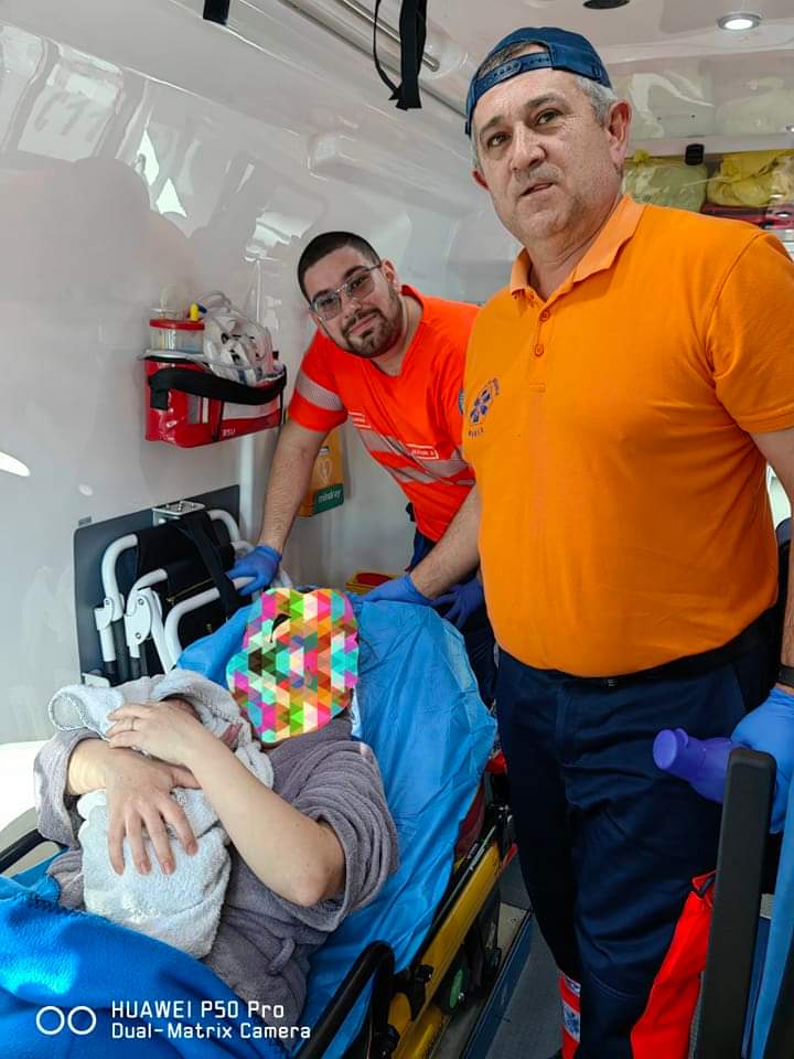 Ei sunt angajatii SAJ Mures care au salvat un bebelus nou-nascut Ei sunt angajatii SAJ Mures care au salvat un bebelus nou-nascut
