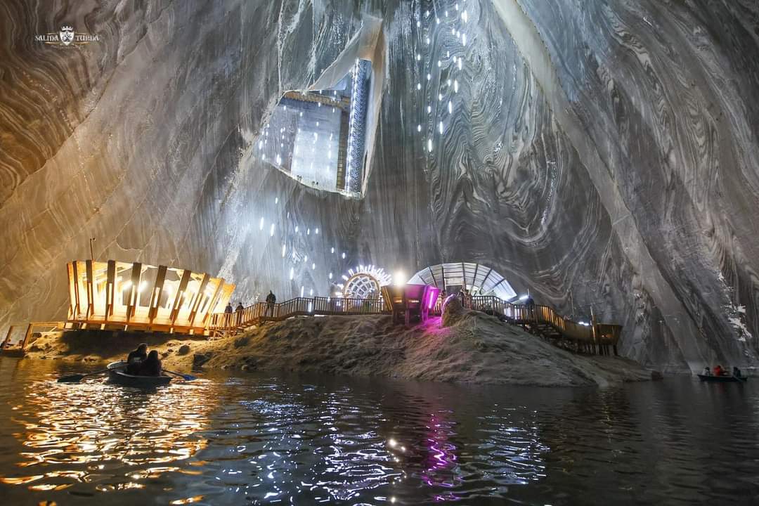 Pășiți cu încredere în minunatul univers subteran al Salinei Turda! ✨ Pășiți cu încredere în minunatul univers subteran al Salinei Turda! ✨
