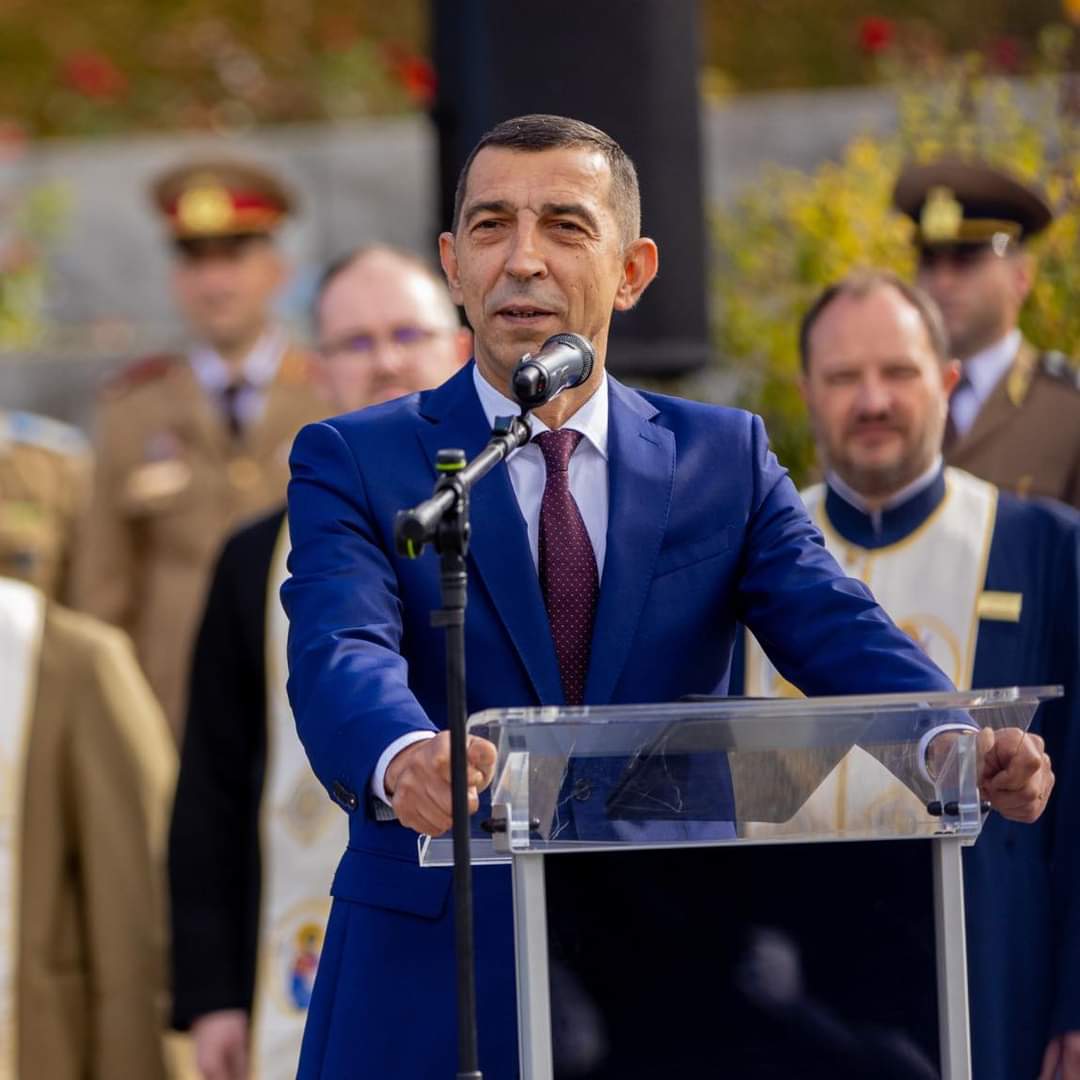 Evin Molnar ii cere demisia lui Ciprian Dobre Evin Molnar ii cere demisia lui Ciprian Dobre