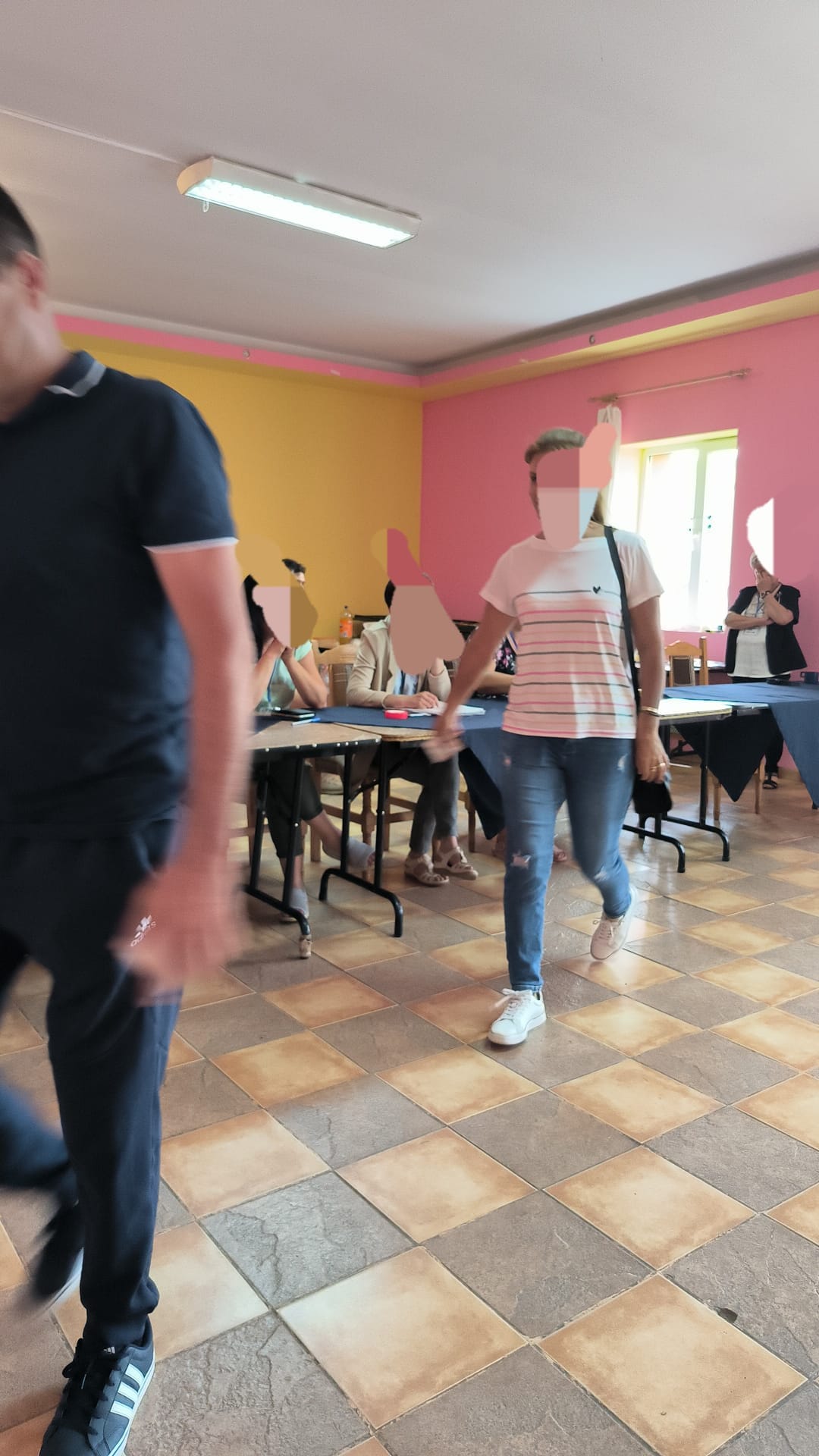 Frauda electorala la Grindeni! Au pozat buletinele de vot! Frauda electorala la Grindeni! Au pozat buletinele de vot!