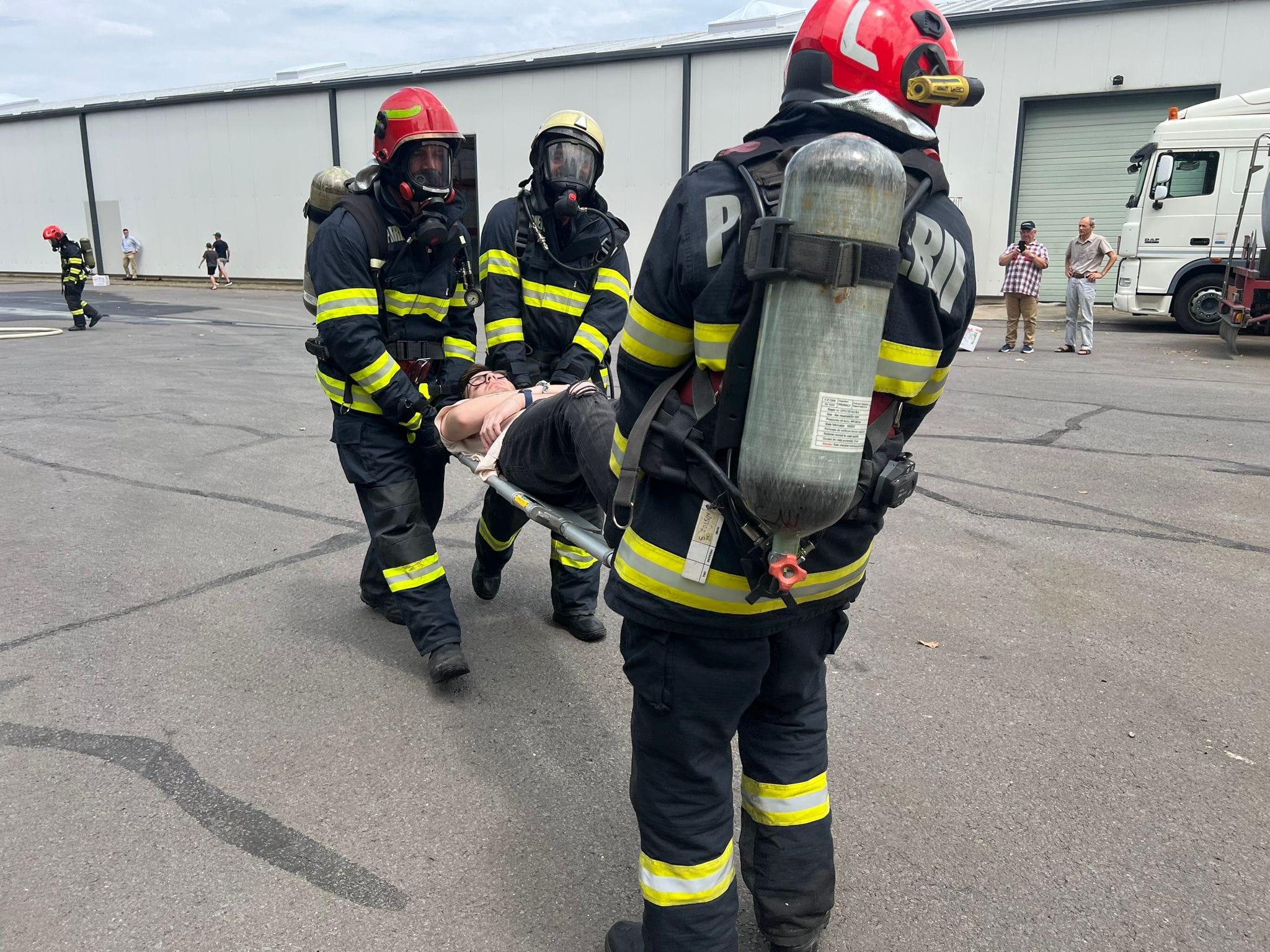 Reghin: Si-a prins mana in stivuitor Reghin: Si-a prins mana in stivuitor