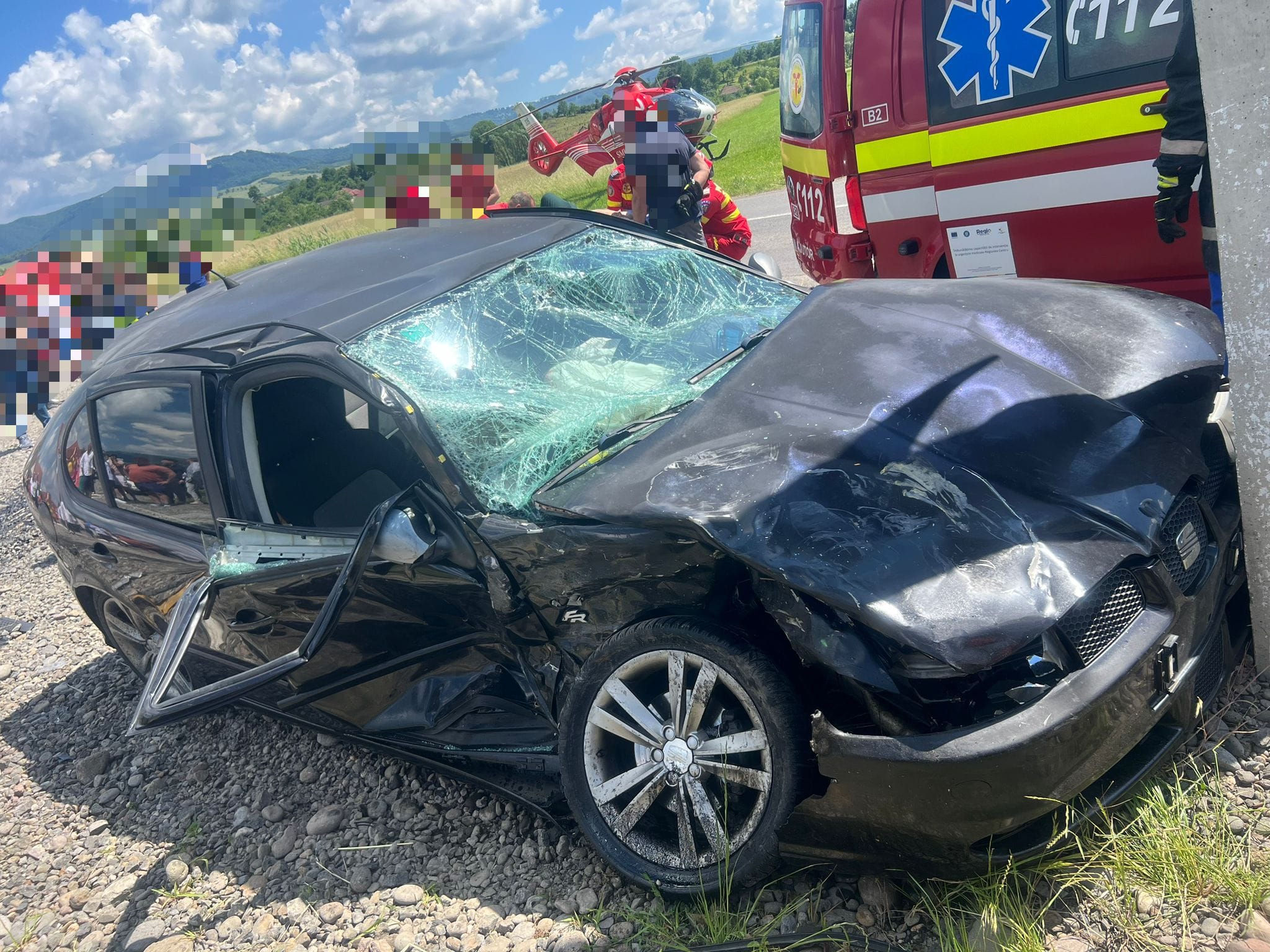 Accident lângă Reghin – o persoană încarcerată – 3 victime Accident lângă Reghin – o persoană încarcerată – 3 victime