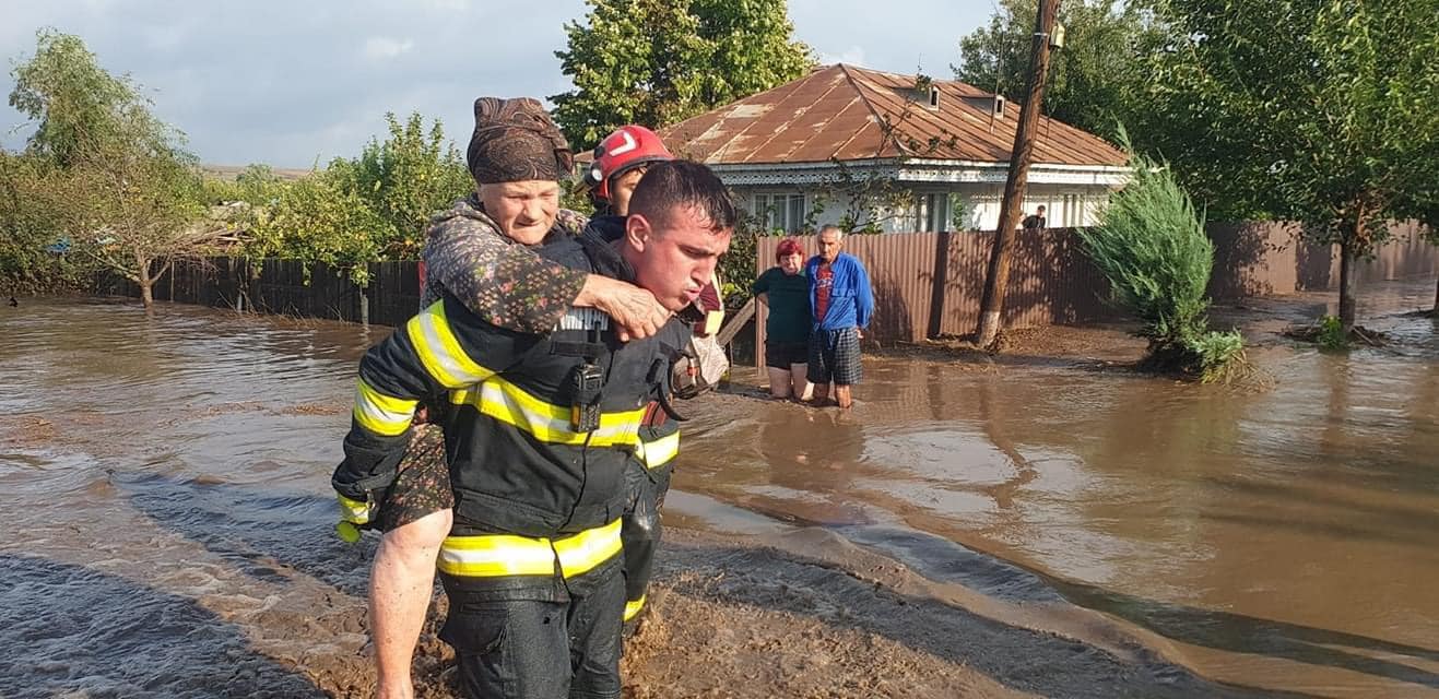 Inundațiile fac ravagii în județele din Est Inundațiile fac ravagii în județele din Est