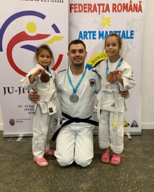 Reghinul are DOUĂ medaliate balcanice la Jiu Jitsu Reghinul are DOUĂ medaliate balcanice la Jiu Jitsu