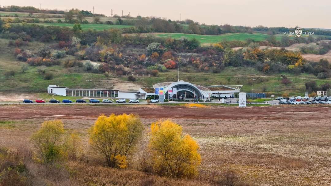 Chiar si cand natura are nuante ruginii, Salina Turda va asteapta Chiar si cand natura are nuante ruginii, Salina Turda va asteapta