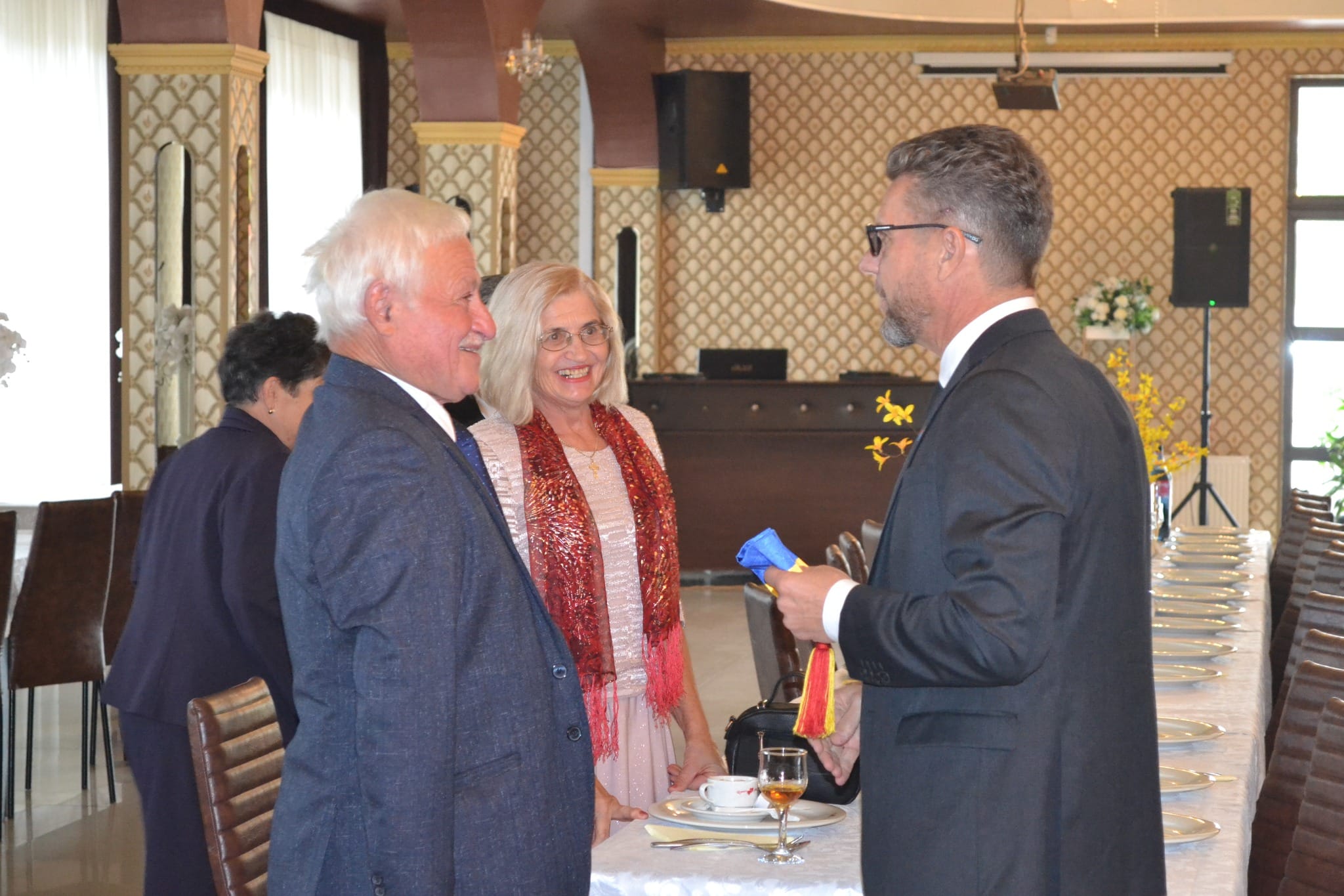Seniorii orașului premiați la aniversarea a 50 de ani de la căsătorie! Seniorii orașului premiați la aniversarea a 50 de ani de la căsătorie!