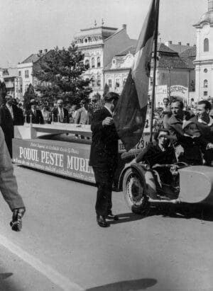 La 64 de ani de la aceasta poza, Targu Mures NU ARE inca un pod La 64 de ani de la aceasta poza, Targu Mures NU ARE inca un pod