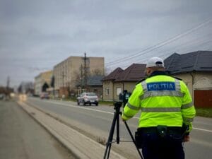ACȚIUNE A POLIȚIȘTILOR RUTIERI PENTRU DESCURAJAREA VITEZEI NEREGULAMENTARE ACȚIUNE A POLIȚIȘTILOR RUTIERI PENTRU DESCURAJAREA VITEZEI NEREGULAMENTARE