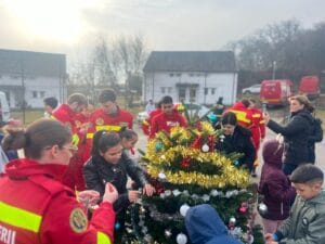 Surpriza facuta orfanilor din Sancraiu de Mures, de catre pompierii ISU Surpriza facuta orfanilor din Sancraiu de Mures, de catre pompierii ISU