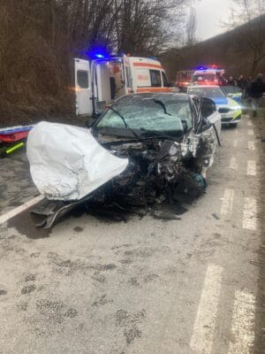 Tanar adus in stare grava la UPU Mures, dupa un accident rutier Tanar adus in stare grava la UPU Mures, dupa un accident rutier