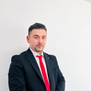 Adelin Laurențiu Ștefan – cel mai tânăr viceprimar din România – un om cu un vis Adelin Laurențiu Ștefan – cel mai tânăr viceprimar din România – un om cu un vis