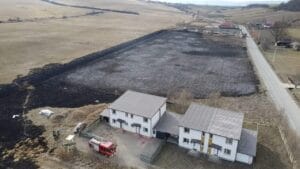Incendiu de vegetație uscată în localitatea Tofalău Incendiu de vegetație uscată în localitatea Tofalău