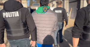 Video: Iată ce au pățit NE-OAMENII care au aruncat un cățel de la etaj, la Sărmășel-Gară Video: Iată ce au pățit NE-OAMENII care au aruncat un cățel de la etaj, la Sărmășel-Gară