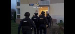 Video: 17 PERCHEZIȚII ÎN CADRUL UNOR DOSARE PENALE DE DELAPIDARE Video: 17 PERCHEZIȚII ÎN CADRUL UNOR DOSARE PENALE DE DELAPIDARE