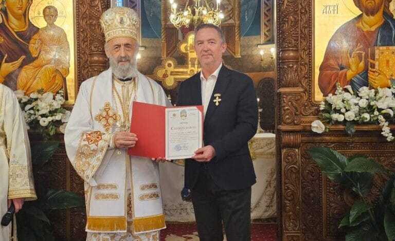 Prof. Dr. Horațiu Suciu, distins cu Ordinul „Credință și Unire” de către Arhiepiscopul Irineu Prof. Dr. Horațiu Suciu, distins cu Ordinul „Credință și Unire” de către Arhiepiscopul Irineu