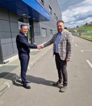 Vizita Prefectului Județului Mureș la unul dintre principalii angajatori din zonă și un reper important în industria componentelor auto Vizita Prefectului Județului Mureș la unul dintre principalii angajatori din zonă și un reper important în industria componentelor auto
