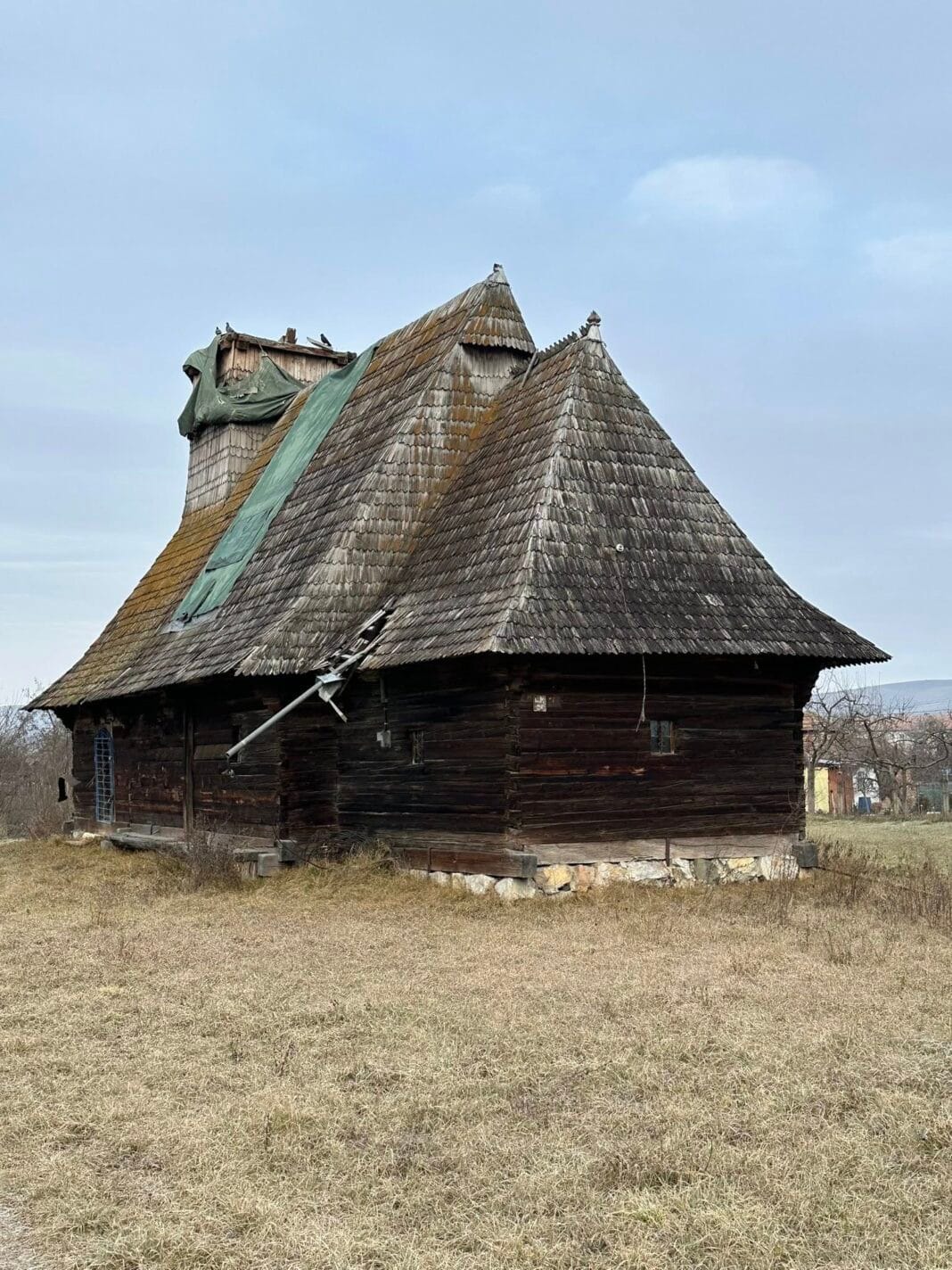 Biserica de lemn din Chețani are nevoie de restaurare – și tu poți contribui! Biserica de lemn din Chețani are nevoie de restaurare – și tu poți contribui!