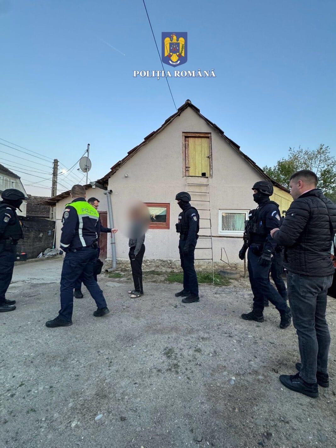 PERCHEZIȚII ÎNTR-UN DOSAR AL POLIȚIȘTILOR SERVICIULUI JUDEȚEAN DE POLIȚIE TRANSPORTURI MUREȘ PERCHEZIȚII ÎNTR-UN DOSAR AL POLIȚIȘTILOR SERVICIULUI JUDEȚEAN DE POLIȚIE TRANSPORTURI MUREȘ