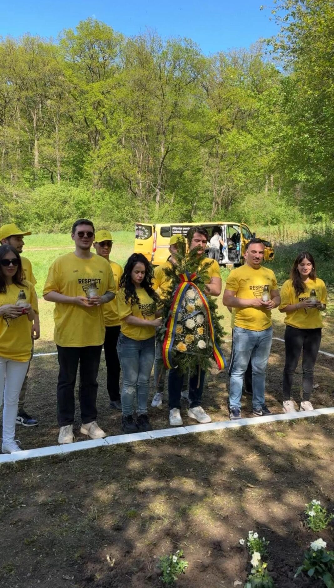 Cu ocazia Zilei Veteranilor de Război, Tineretul AUR a desfășurat o acțiune simbolică, dar plină de semnificație, la Monumentul Eroilor care au luptat pentru eliberarea Târgu-Mureșului Cu ocazia Zilei Veteranilor de Război, Tineretul AUR a desfășurat o acțiune simbolică, dar plină de semnificație, la Monumentul Eroilor care au luptat pentru eliberarea Târgu-Mureșului