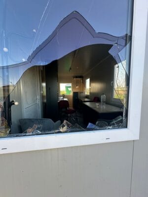 Tentativă de intimidare și vandalizare, la Petelea Tentativă de intimidare și vandalizare, la Petelea
