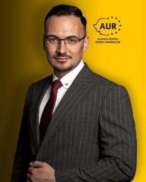 Răzvan Biro, liderul AUR Mureș, a votat la Hodac: „Cu încredere și curaj, așa cum se face pe Valea Gurghiului” Răzvan Biro, liderul AUR Mureș, a votat la Hodac: „Cu încredere și curaj, așa cum se face pe Valea Gurghiului”