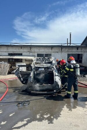 Incendiu autoturism electric – oraș Luduș Incendiu autoturism electric – oraș Luduș