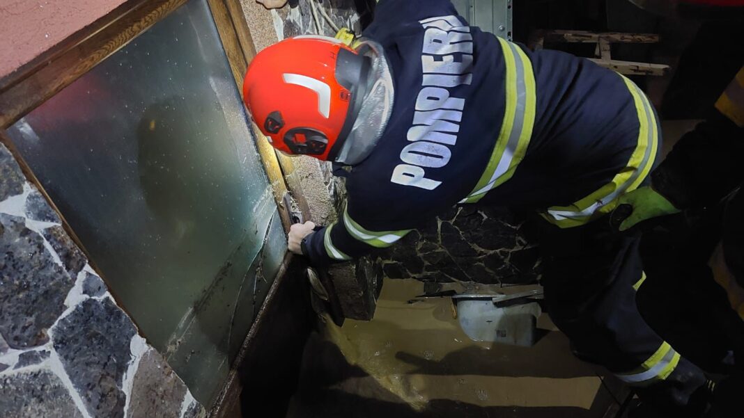 24 de ore de foc pentru pompierii mureșeni