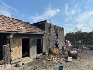 Incendiu Reghin – Intervenție de amploare la Urisiu de Sus, două persoane au avut nevoie de îngrijiri medicale Incendiu Reghin – Intervenție de amploare la Urisiu de Sus, două persoane au avut nevoie de îngrijiri medicale