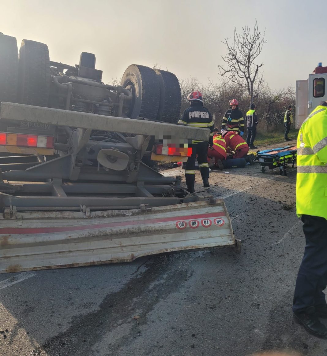 Accident grav la Câmpenița! Șoferul unui autocamion, resuscitat la fața locului