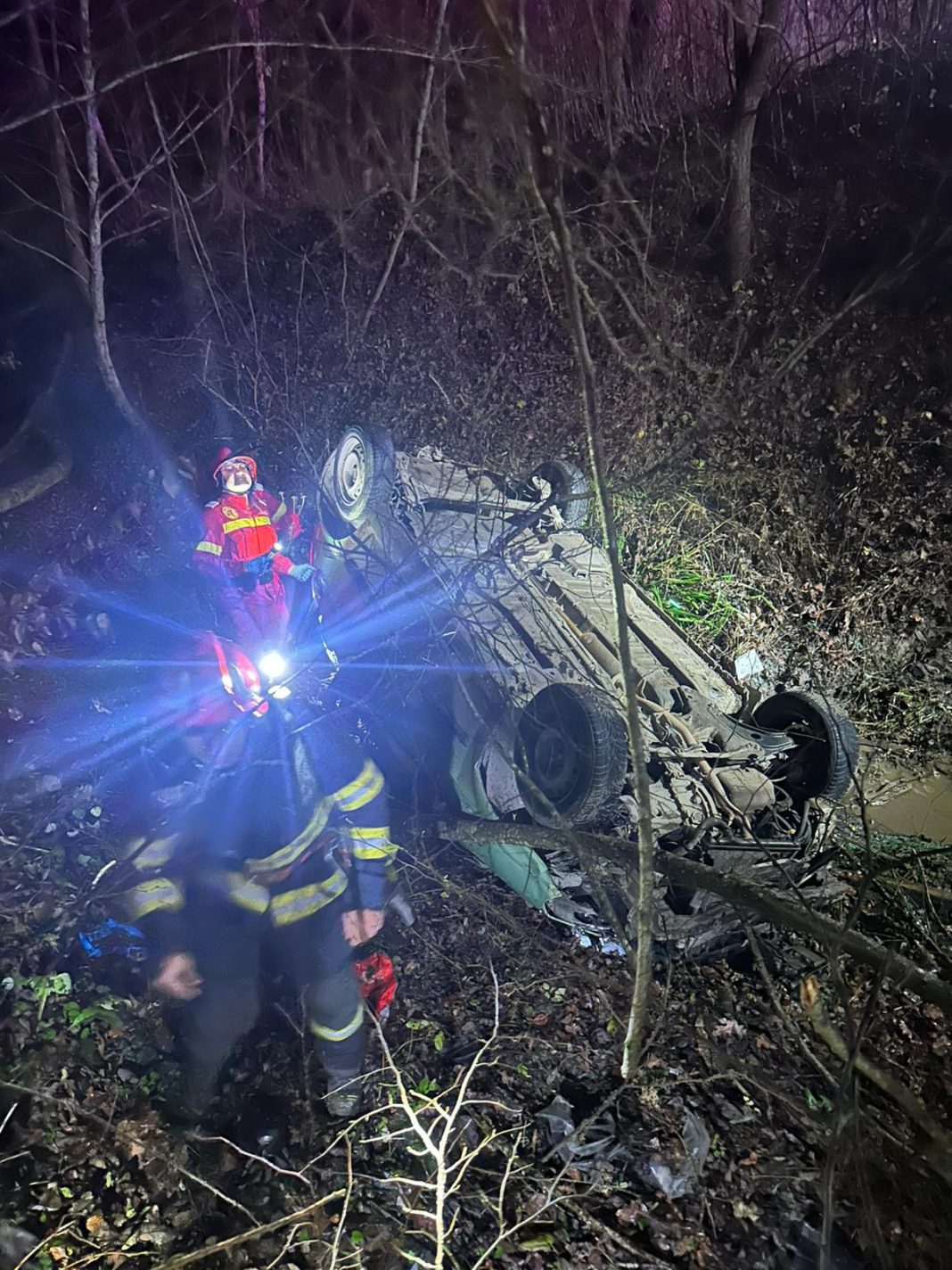 Accident rutier grav la Sighișoara, în toiul nopții. Un bărbat, extras în stare critică