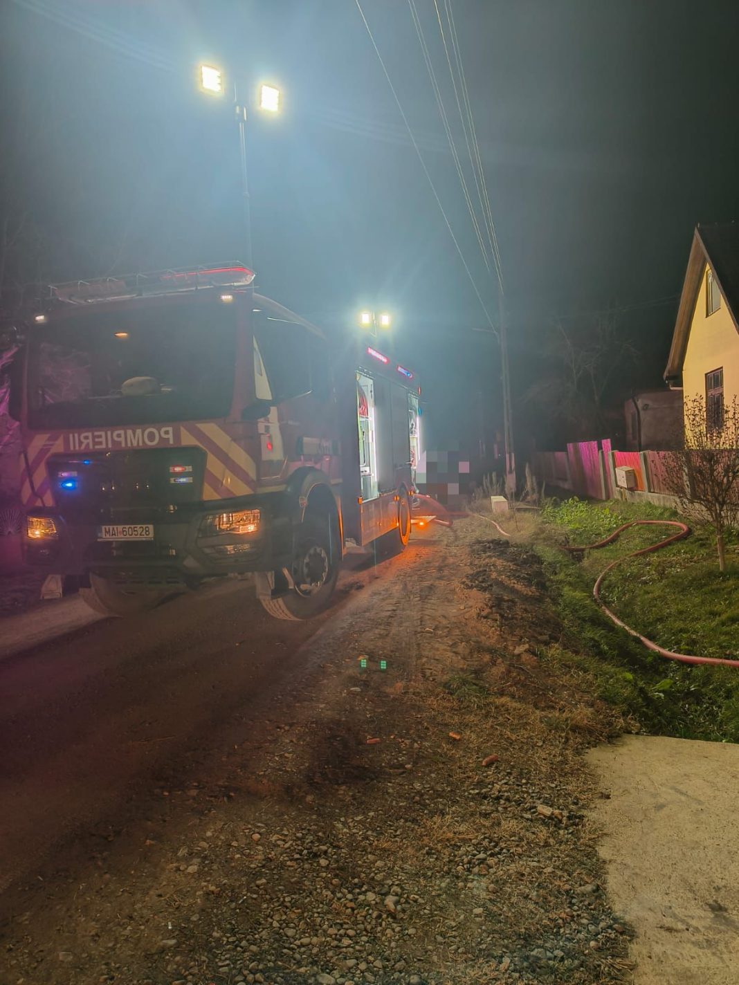 🔥 INCENDIU ÎN TOIUL NOPȚII LA SÂNPAUL! ACOPERIȘUL UNEI CASE, CUPRINS DE FLĂCĂRI 🔥