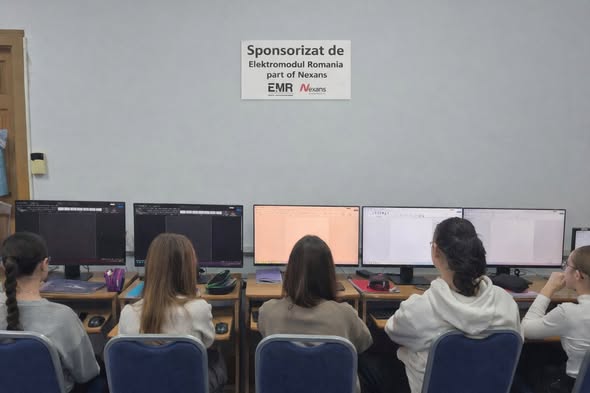 Sprijin concret pentru educație, la Luduș: Elektromodul România – part of Nexans, donează calculatoare pentru elevi
