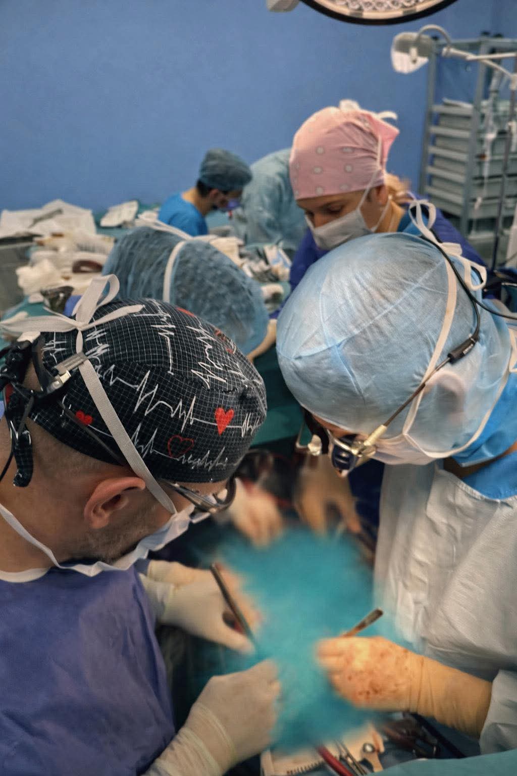 Un băiat de 19 ani trăiește. Primul transplant de cord din România, în 2026, realizat la Târgu Mureș