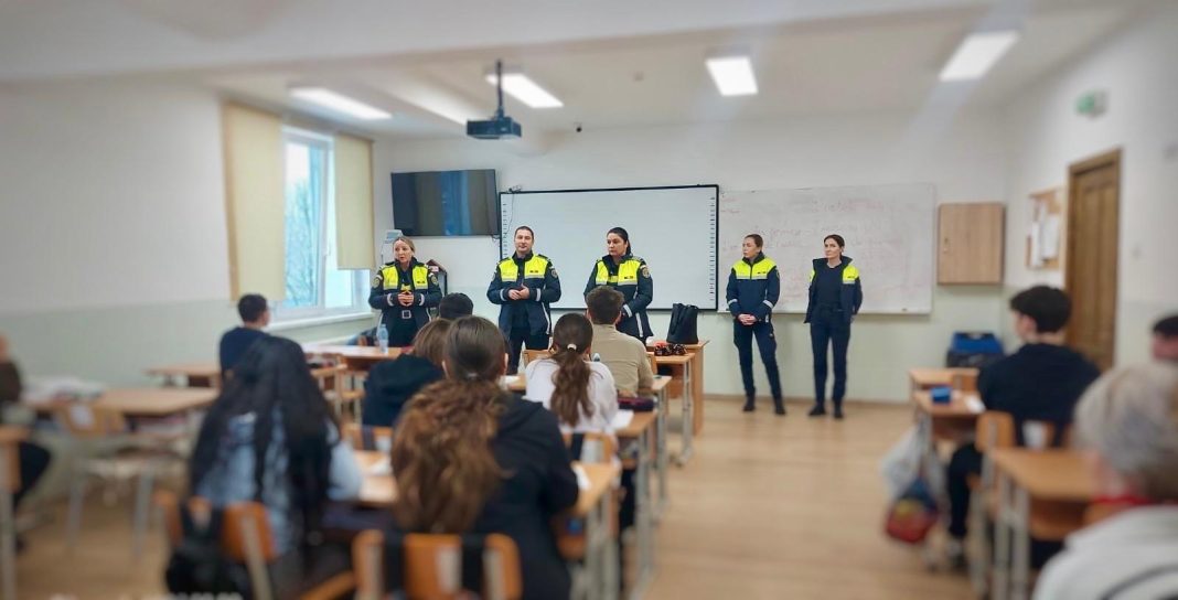 Acțiuni pentru siguranța elevilor, desfășurate de polițiștii mureșeni în zona școlilor