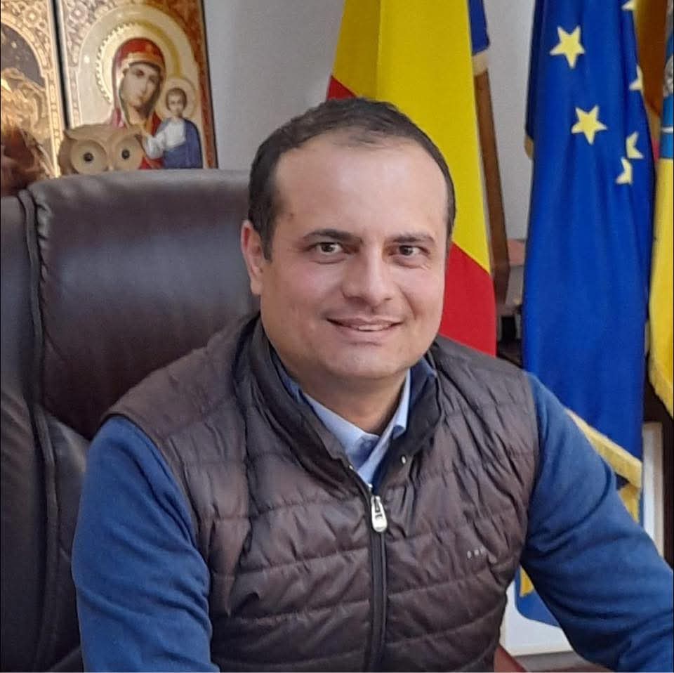 SCANDAL LA SĂRMAȘU! Primarul EXPLODEAZĂ după ce Guvernul a TĂIAT finanțarea canalizării: „Un stat impotent, care blochează, întârzie și apoi anulează!”