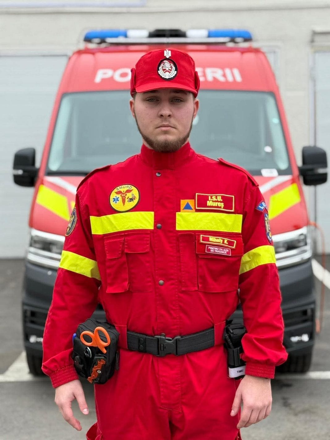 Seară la teatru, final cu luptă pentru viață! Un voluntar SMURD a învins moartea în stația de autobuz Seară la teatru, final cu luptă pentru viață! Un voluntar SMURD a învins moartea în stația de autobuz