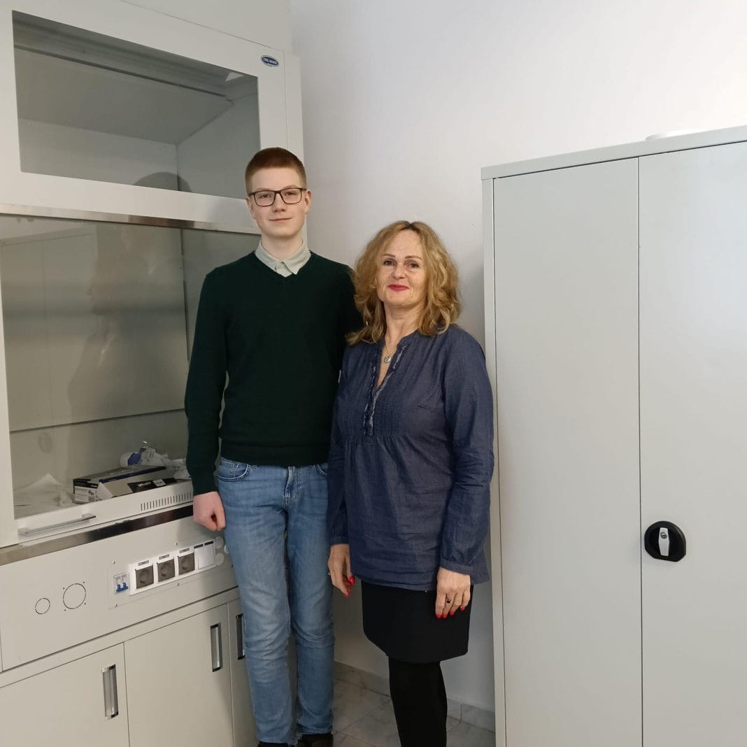 Performanță deosebită la chimie pentru un elev din Sângeorgiu de Mureș Performanță deosebită la chimie pentru un elev din Sângeorgiu de Mureș