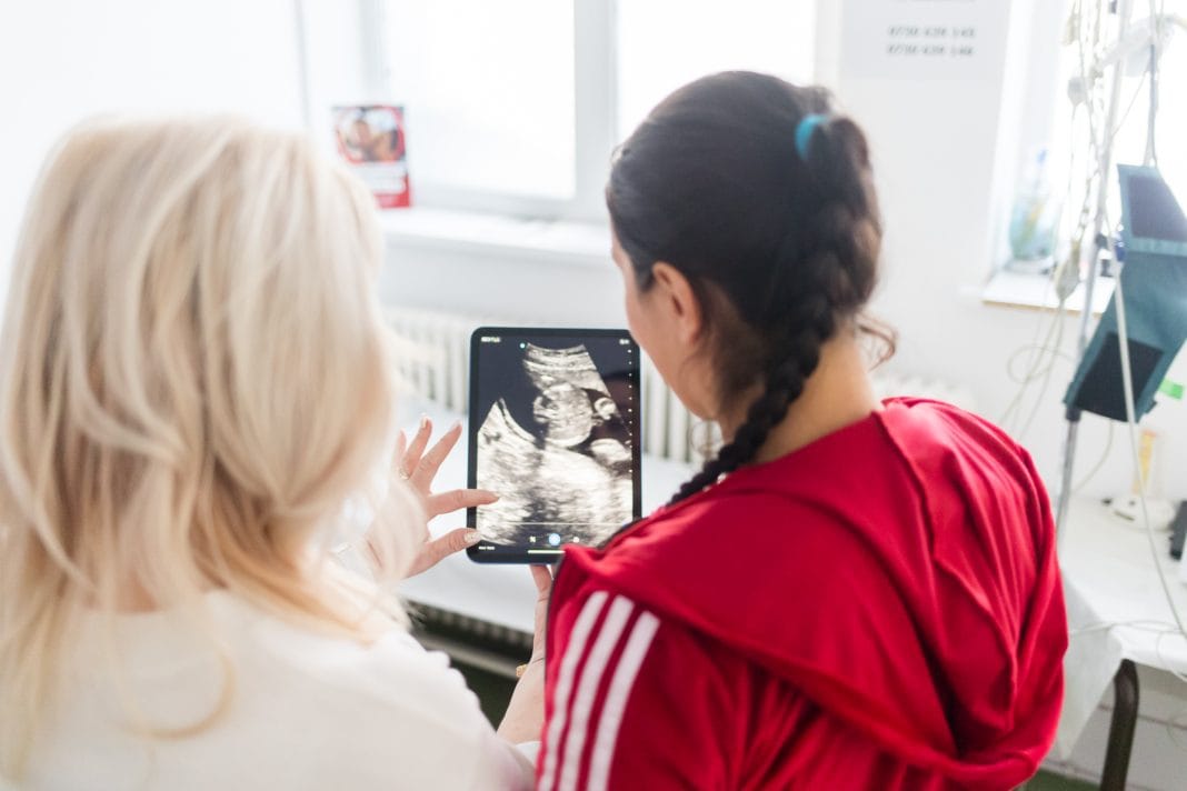 Alertă în Mureș: județul cu cele mai multe mame minore din România. Situația care îngrijorează specialiștii Mame minore Mureș