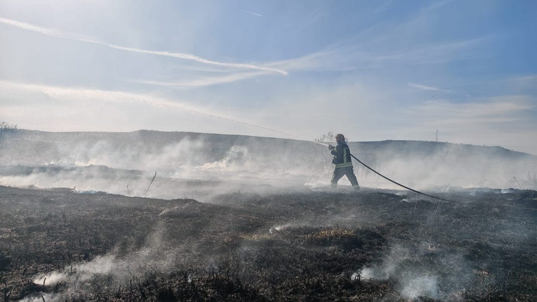 Incendii în două localități din Mureș: pompierii luptă cu flăcările la Sovata și Livezeni Incendii în două localități din Mureș: pompierii luptă cu flăcările la Sovata și Livezeni