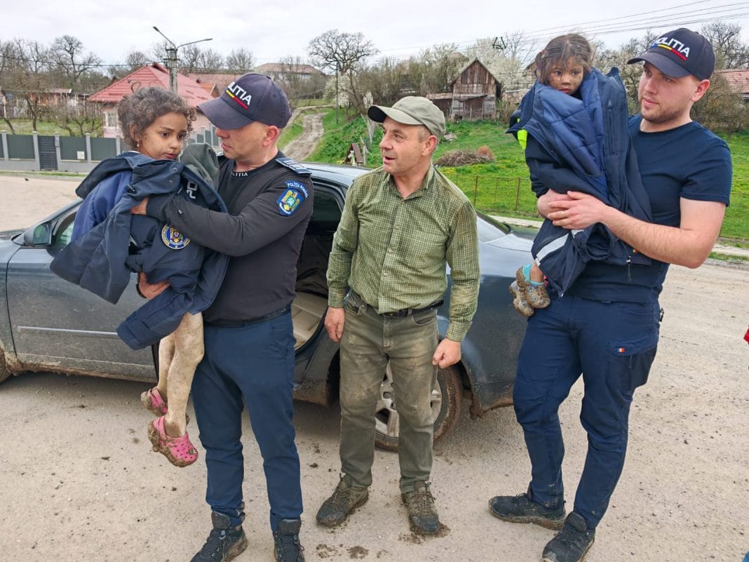 FINAL FERICIT LA TÂRNĂVENI! FETIȚELE DISPĂRUTE AU FOST GĂSITE ÎN VIAȚĂ, DUPĂ 24 DE ORE DE CĂUTĂRI FINAL FERICIT LA TÂRNĂVENI! FETIȚELE DISPĂRUTE AU FOST GĂSITE ÎN VIAȚĂ, DUPĂ 24 DE ORE DE CĂUTĂRI