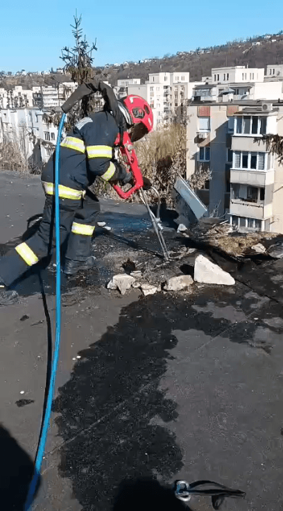 Fum misterios într-un bloc din Târgu Mureș! Pompierii au intervenit în forță, dar nimeni nu știe de unde vine Fum misterios într-un bloc din Târgu Mureș! Pompierii au intervenit în forță, dar nimeni nu știe de unde vine