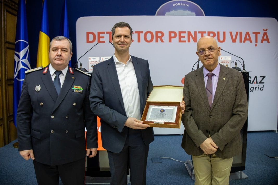 Prevenția salvează vieți: încă 10.000 de detectoare de fum și CO ajung la familiile din România Prevenția salvează vieți: încă 10.000 de detectoare de fum și CO ajung la familiile din România