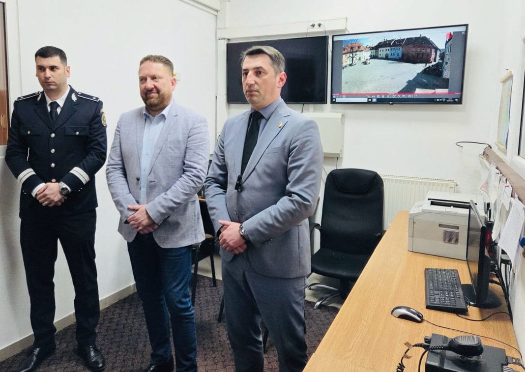 Servicii mai aproape de cetățeni: punct de lucru pentru permise și înmatriculări deschis la Sighișoara Servicii mai aproape de cetățeni: punct de lucru pentru permise și înmatriculări deschis la Sighișoara