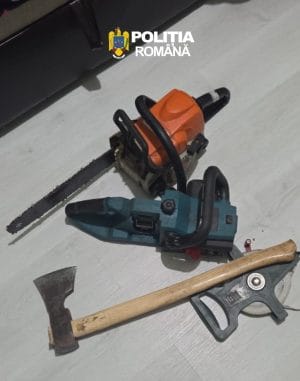 DESCINDERI MASIVE ÎN MUREȘ: 26 de percheziții, lemn confiscat, persoane reținute și arme găsite ilegal DESCINDERI MASIVE ÎN MUREȘ: 26 de percheziții, lemn confiscat, persoane reținute și arme găsite ilegal