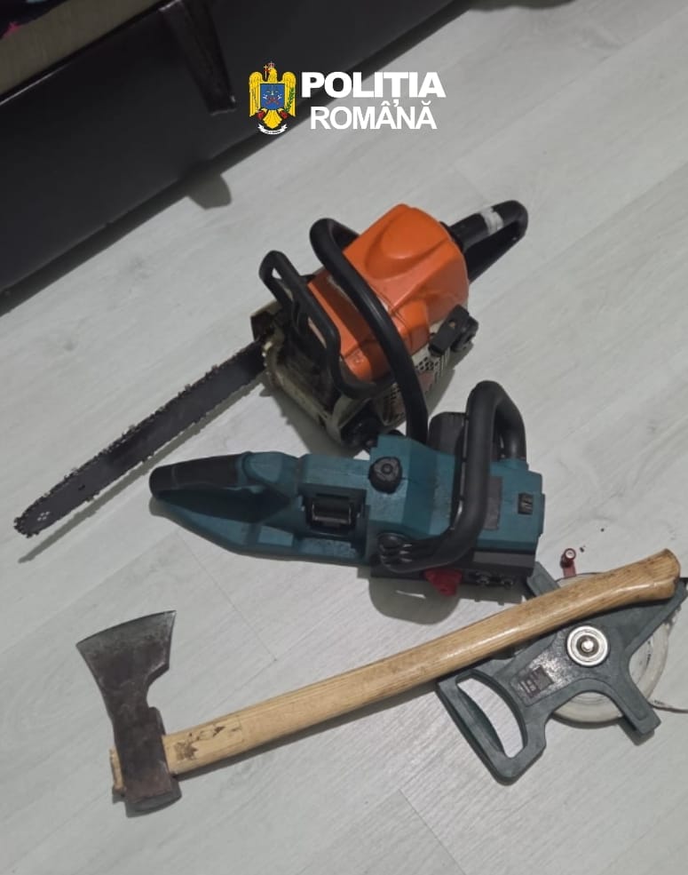 DESCINDERI MASIVE ÎN MUREȘ: 26 de percheziții, lemn confiscat, persoane reținute și arme găsite ilegal DESCINDERI MASIVE ÎN MUREȘ: 26 de percheziții, lemn confiscat, persoane reținute și arme găsite ilegal