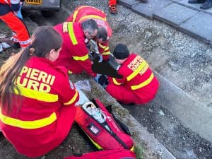TRAGEDIE ÎN CÂMP: STRIVIT DE TRACTOR, ÎN STARE CRITICĂ! LUPTĂ PENTRU VIAȚĂ PE DRUMUL SPRE SPITAL TRAGEDIE ÎN CÂMP: STRIVIT DE TRACTOR, ÎN STARE CRITICĂ! LUPTĂ PENTRU VIAȚĂ PE DRUMUL SPRE SPITAL