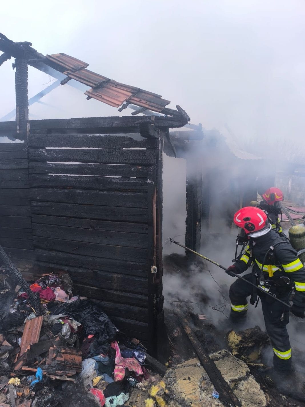 Dimineață de foc în Mureș: trei incendii izbucnite aproape simultan, intervenții în forță ale pompierilor Dimineață de foc în Mureș: trei incendii izbucnite aproape simultan, intervenții în forță ale pompierilor