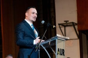 AZOMUREȘ, în pragul colapsului! 2.500 de oameni riscă șomajul, iar un singur parlamentar strigă disperat după ajutor BIRO LOVEȘTE NĂUCITOR: „PNL A ÎNGROPAT ROMÂNIA ÎN DATORII!”