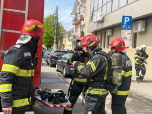 FLĂCĂRI LA O CLĂDIRE DE BIROURI DIN TÂRGU MUREȘ! A FOST EMIS MESAJ RO-ALERT FLĂCĂRI LA O CLĂDIRE DE BIROURI DIN TÂRGU MUREȘ! A FOST EMIS MESAJ RO-ALERT
