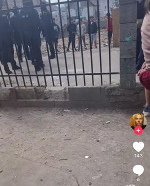 SCANDAL TOTAL la Ogra! Două familii s-au războit, intervenție cu mascați și ambulanțe SCANDAL TOTAL la Ogra! Două familii s-au războit, intervenție cu mascați și ambulanțe